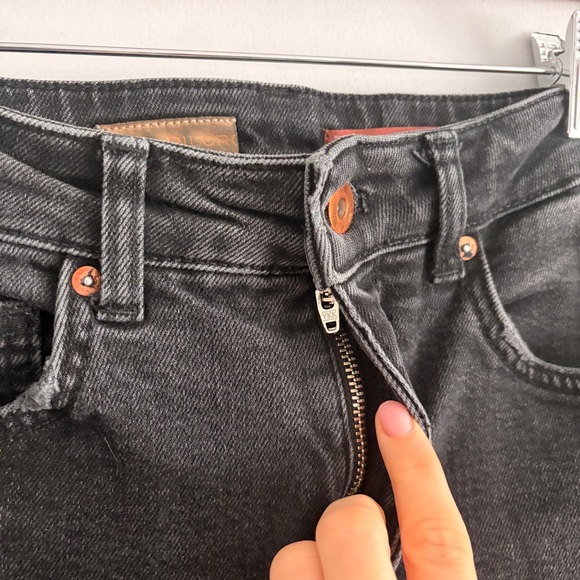 Pilcro Anthropologie 25 Petite Black Distressed Straight Leg Ankle Jeans - Picture 3 of 7